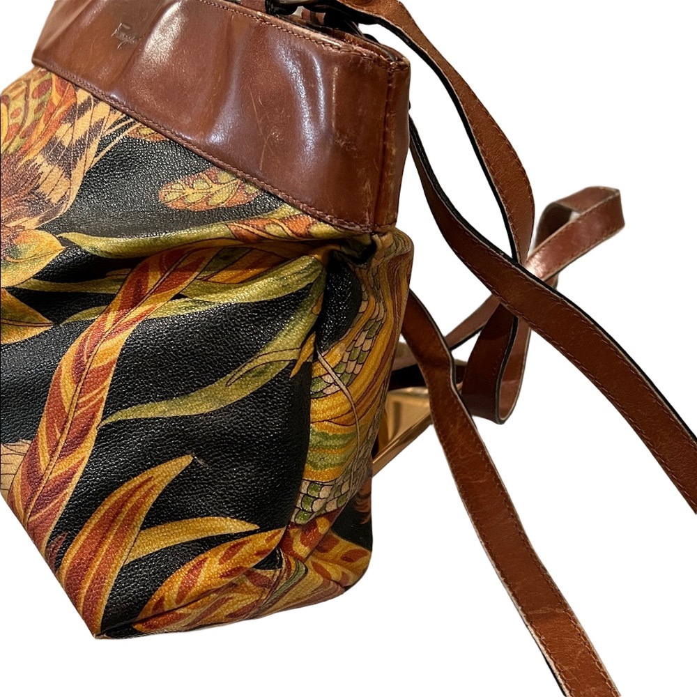 Salvatore Ferragamo Black Jungle Print Shoulder Bag - Picture 16 of 17